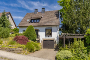 Renovierungsbedürftiges Einfamilienhaus in wunderbarer Lage von Remscheid – Lennep