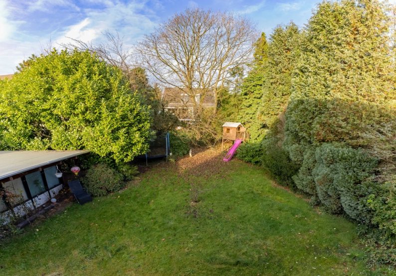 Gartenblick aus dem Schlafzimmer DG