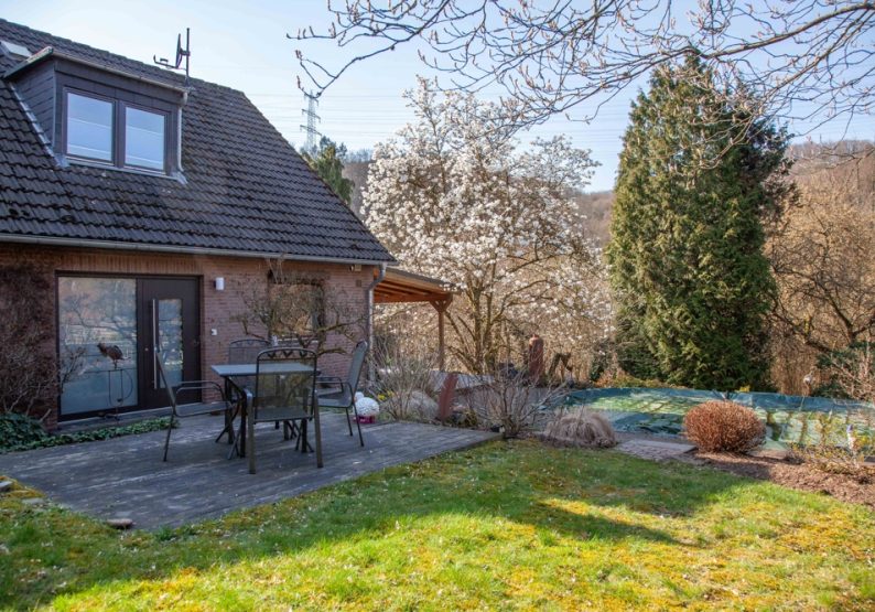 Hauszugang mit Terrasse