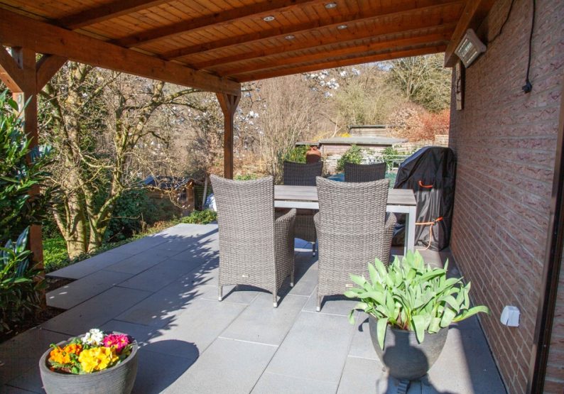 Überdachte Terrasse