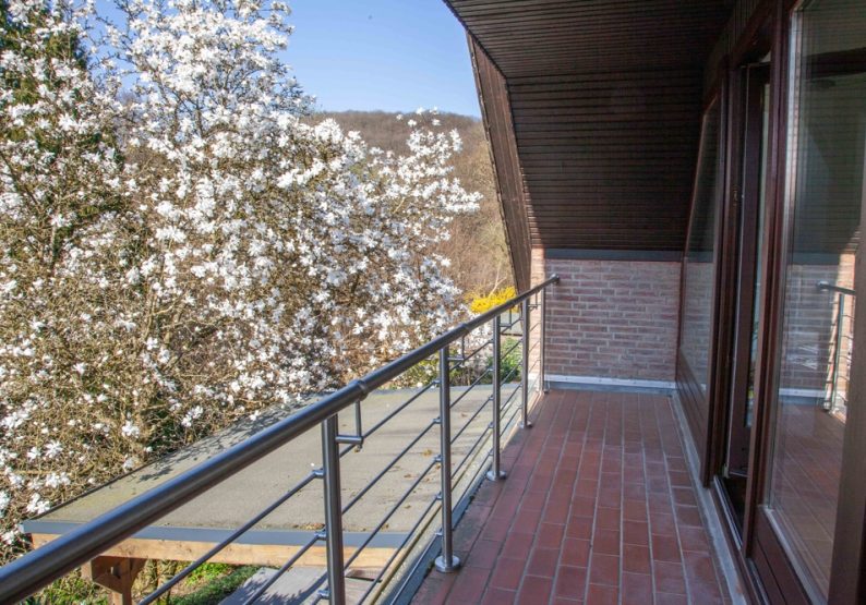 Überdachter Balkon