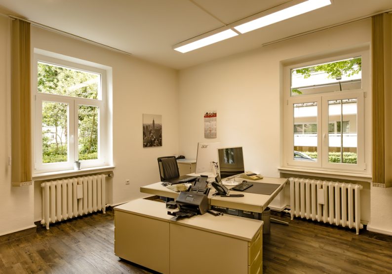 Weiteres Büro im Hauptgebäude