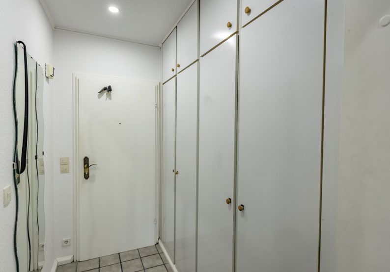 Flur mit Einbauschränken